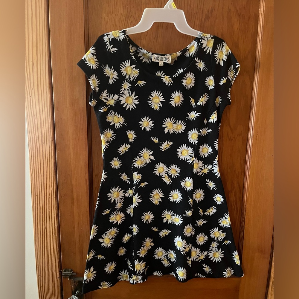 Cute skater dress with daisy print